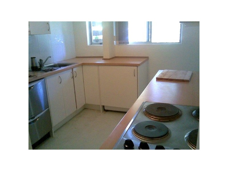 2/17  Henley Road, Thirroul NSW 2515