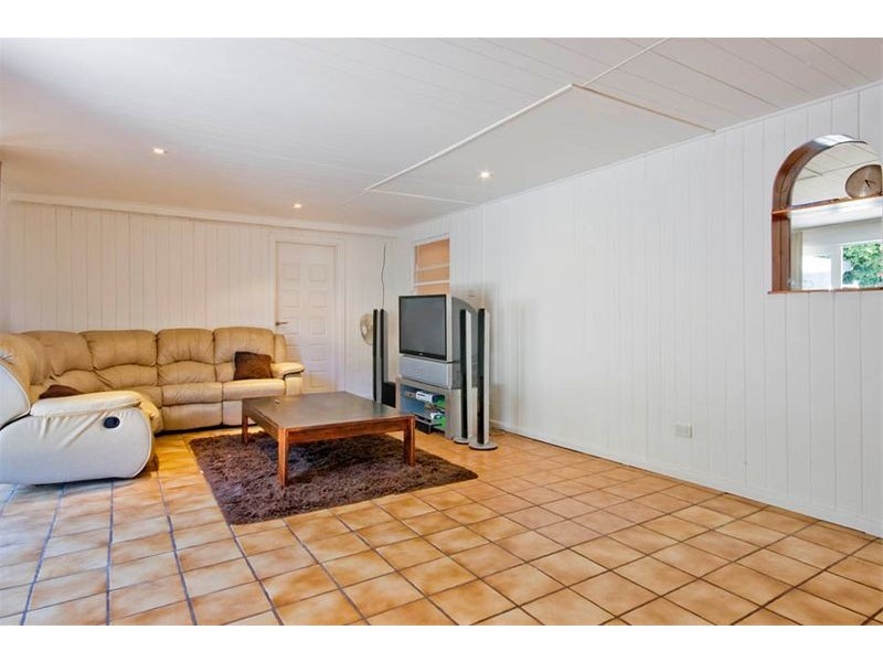 8  Seafoam Avenue, Thirroul NSW 2515