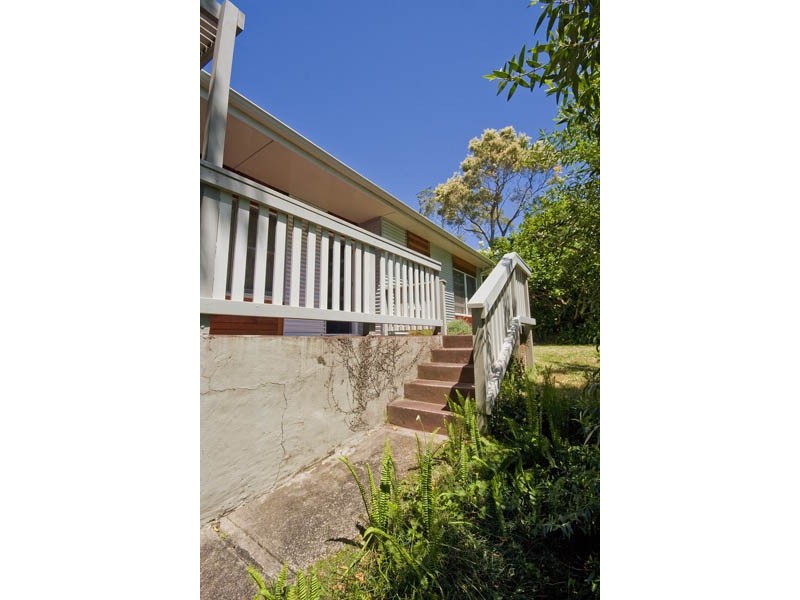 8  Seafoam Avenue, Thirroul NSW 2515