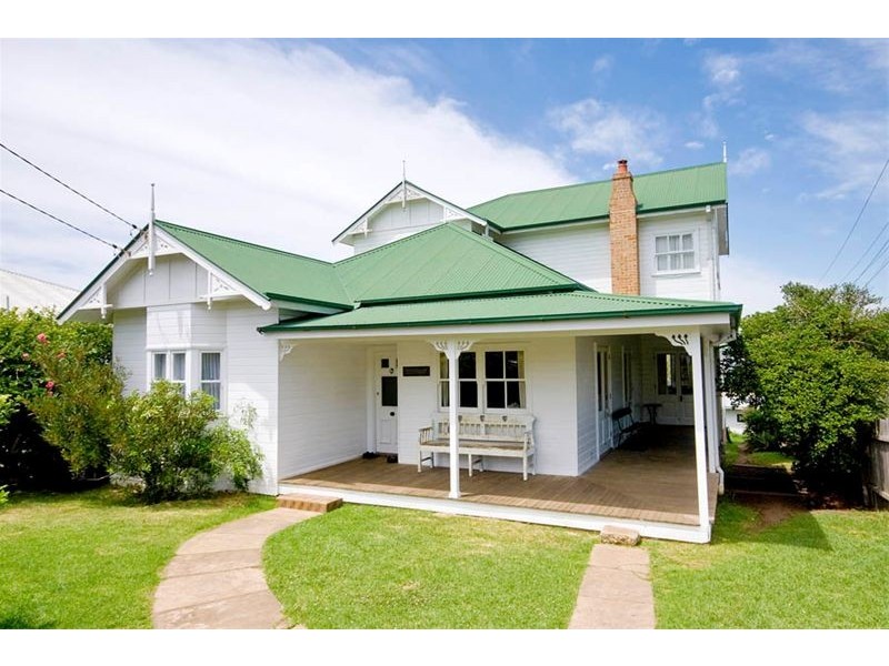 9 Woodland Avenue, Thirroul NSW 2515