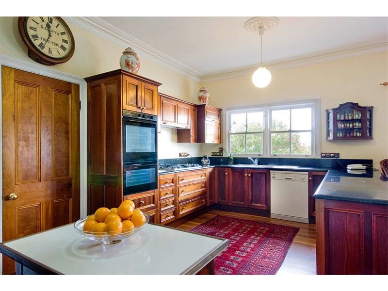 9 Woodland Avenue, Thirroul NSW 2515