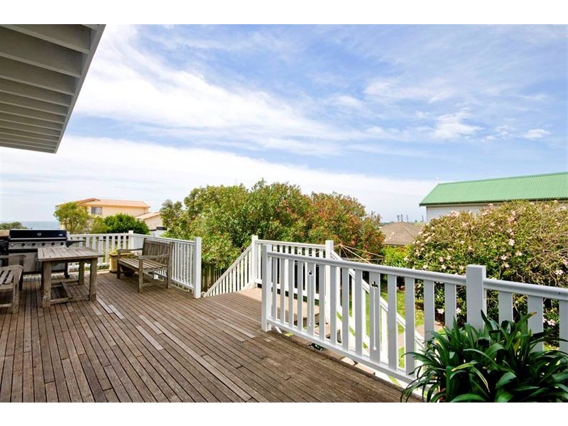 9 Woodland Avenue, Thirroul NSW 2515