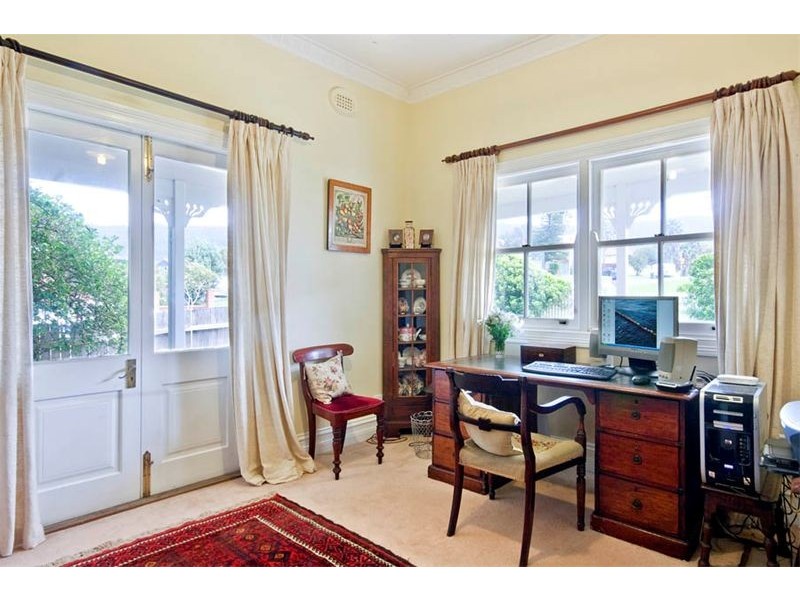 9 Woodland Avenue, Thirroul NSW 2515