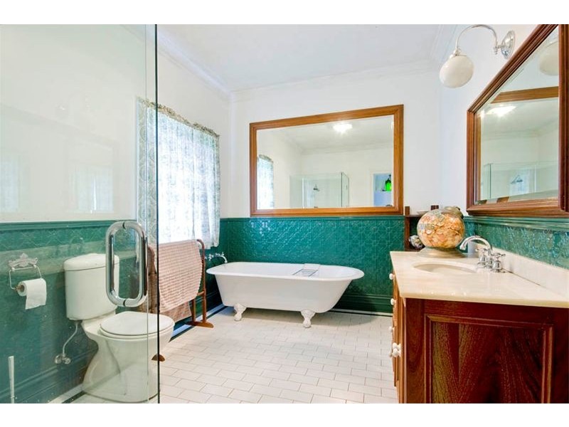 9 Woodland Avenue, Thirroul NSW 2515