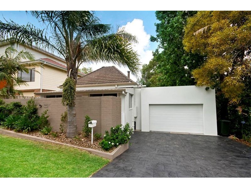 27 Redman Avenue, Thirroul NSW 2515