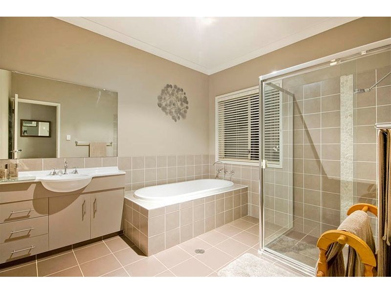 52e Pass Avenue, Thirroul NSW 2515