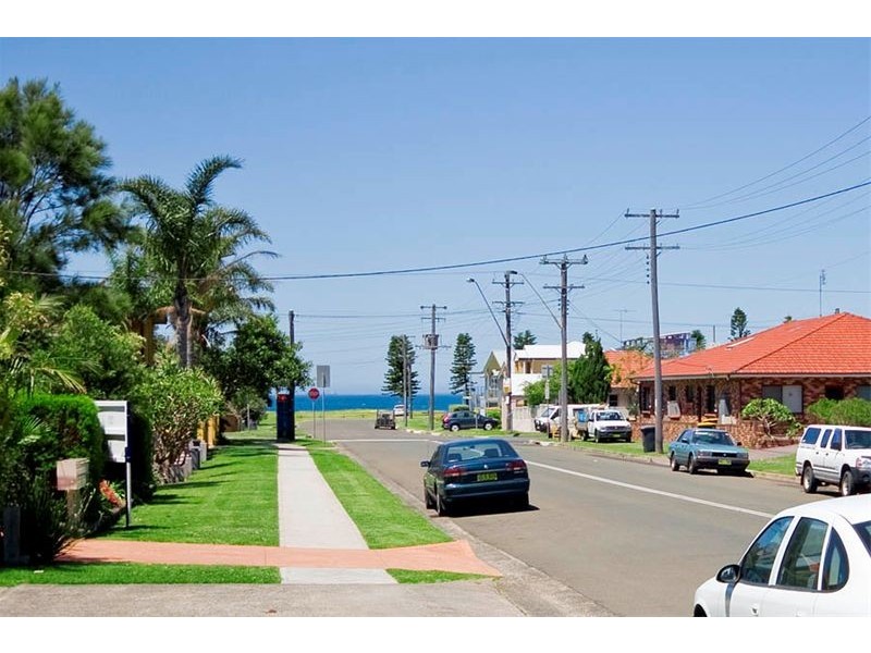 1/17  Henley Road, Thirroul NSW 2515