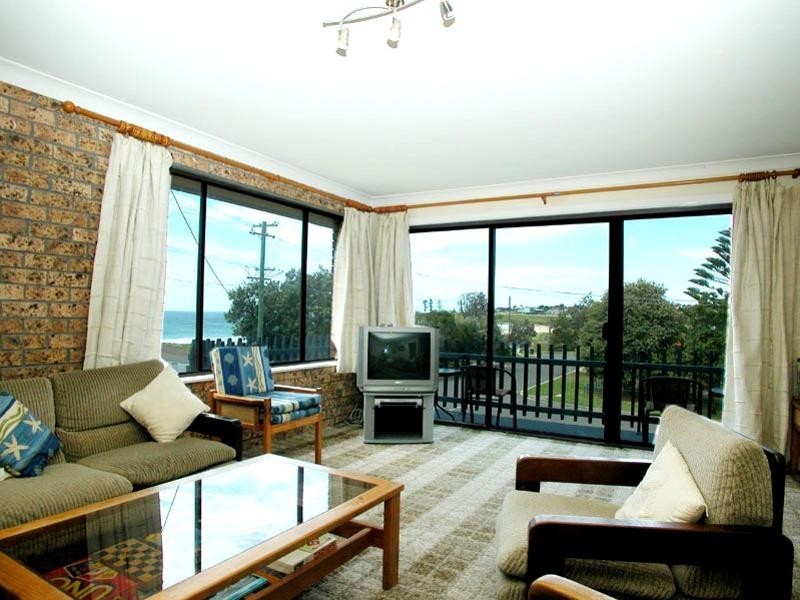 12 Corbett Avenue, Thirroul NSW 2515