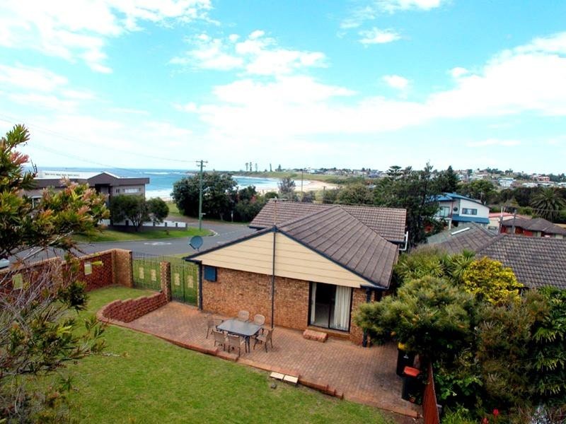 12 Corbett Avenue, Thirroul NSW 2515
