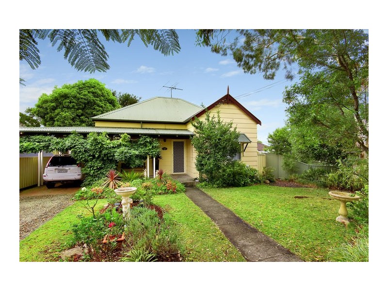13 Rosebery Street, Heathcote NSW 2233