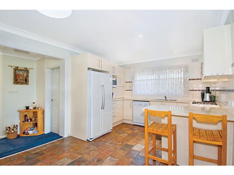 8 Junction Road, Heathcote NSW 2233
