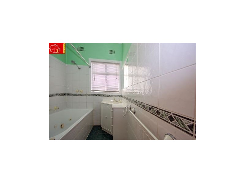 15 Mountain Avenue, Woonona NSW 2517