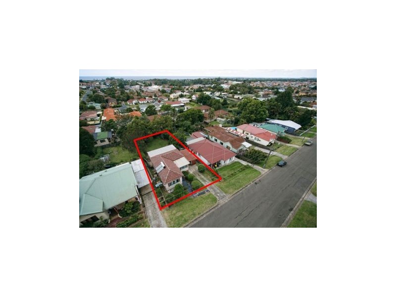 15 Mountain Avenue, Woonona NSW 2517