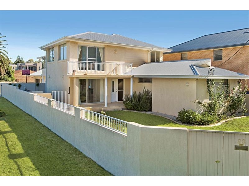 26 Ocean Street, Thirroul NSW 2515