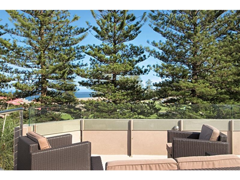 35 The Esplanade, Thirroul NSW 2515