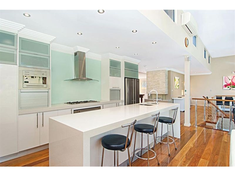 35 The Esplanade, Thirroul NSW 2515