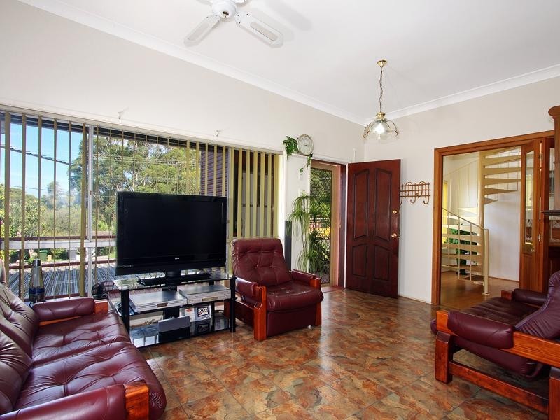 32 Highlands Parade, Bulli NSW 2516