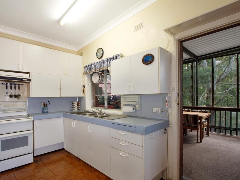 32 Highlands Parade, Bulli NSW 2516