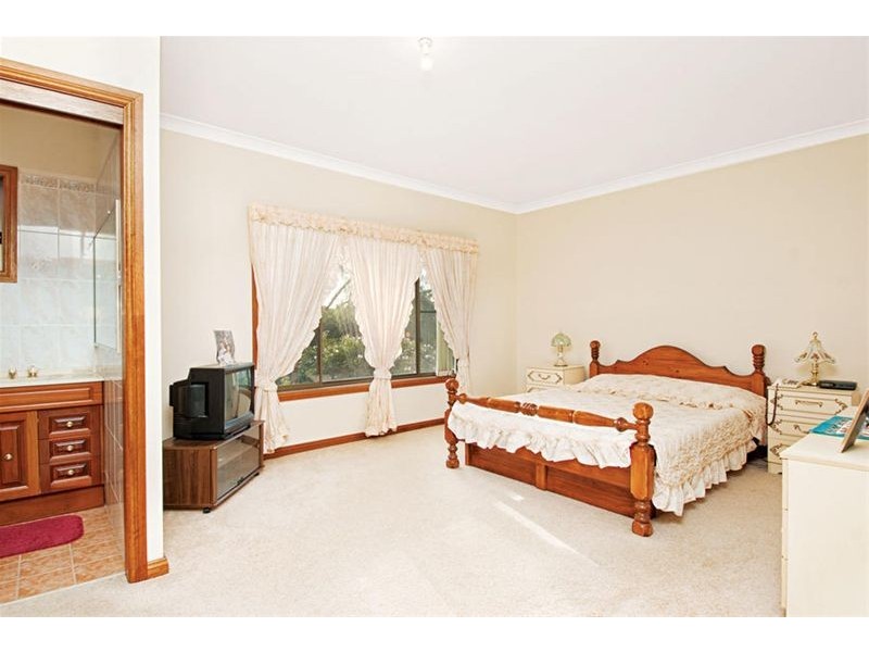 13 Strickland Street, Heathcote NSW 2233