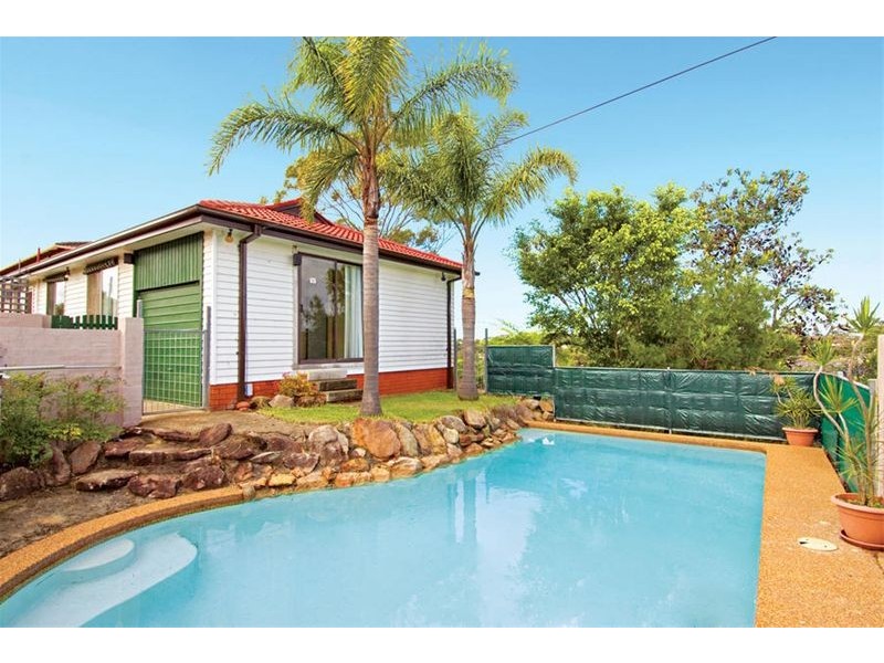 17 Dumbarton Place, Engadine NSW 2233
