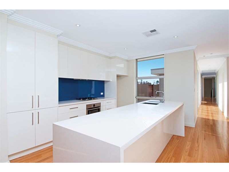 21b McCauley Street, Thirroul NSW 2515