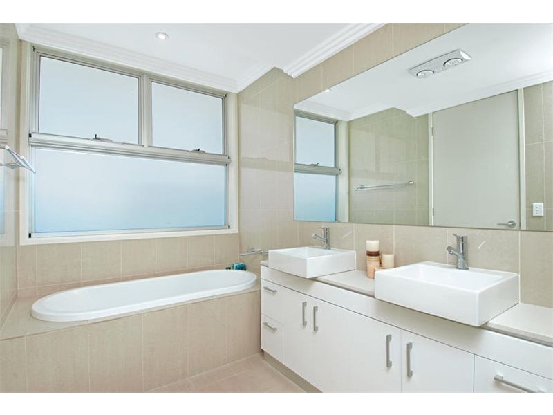 21b McCauley Street, Thirroul NSW 2515