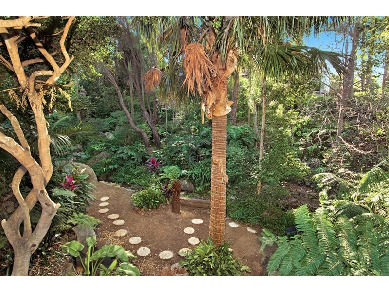 9 Hazel Crescent, Thirroul NSW 2515