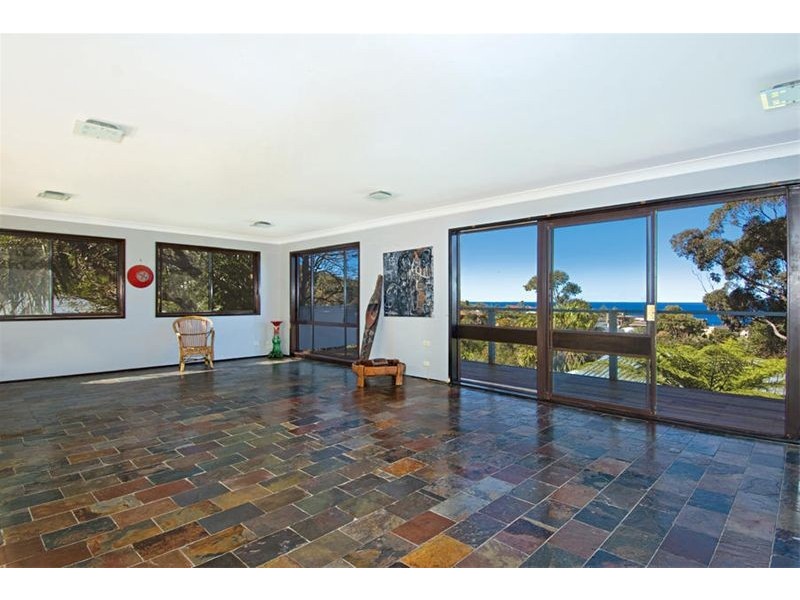 25 Chellowdene Avenue, Stanwell Park NSW 2508