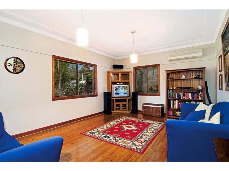 9 Robert Street, Woonona NSW 2517