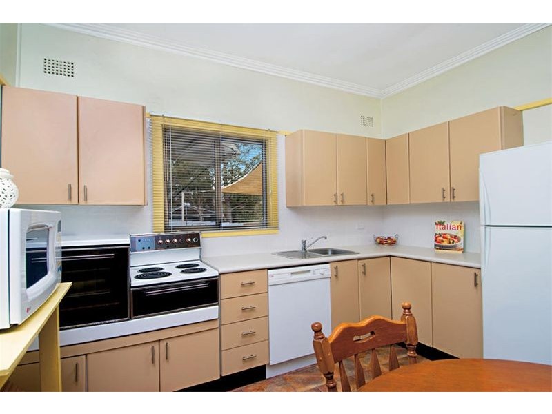 9 Robert Street, Woonona NSW 2517