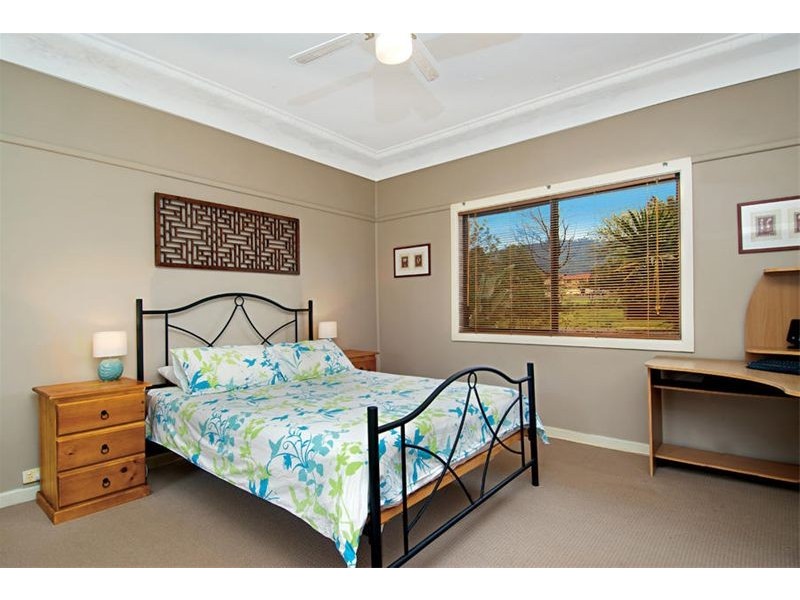 9 Robert Street, Woonona NSW 2517