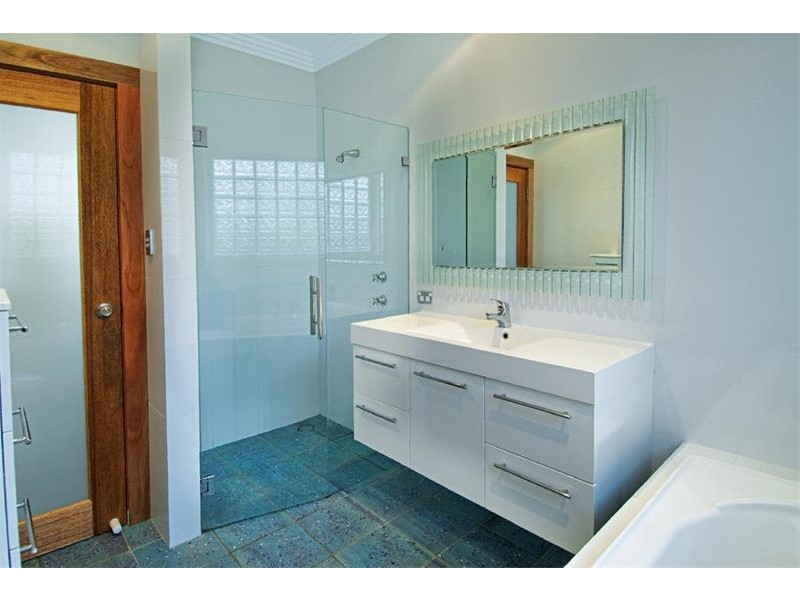 17 Boundary Road, Heathcote NSW 2233