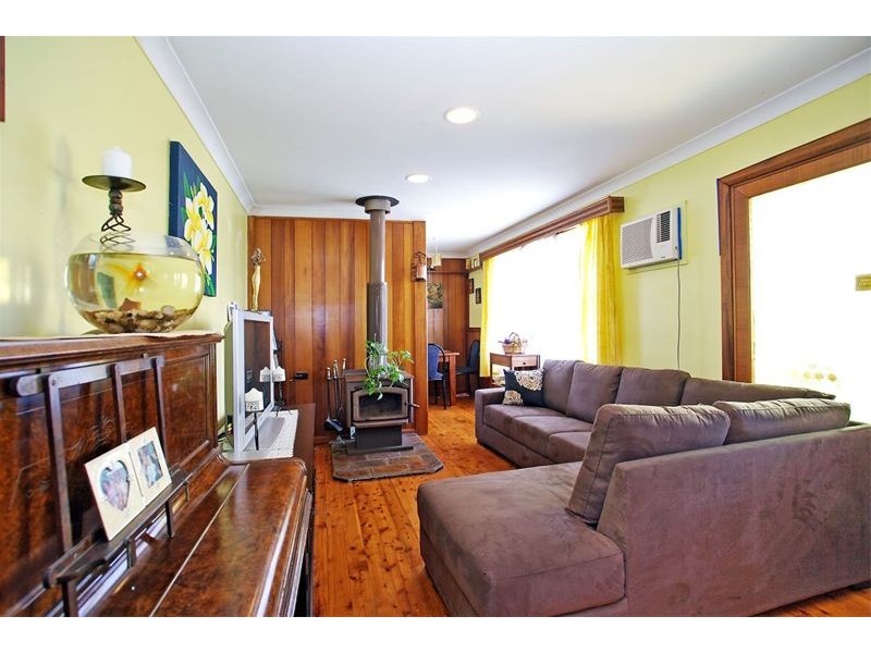 2 Thomas Street, Lake Illawarra NSW 2528