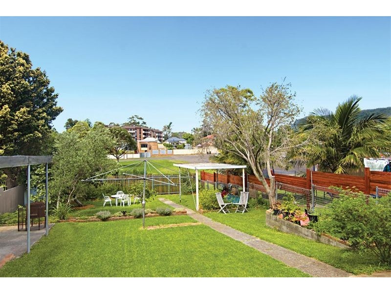 20 Russell Street, Woonona NSW 2517