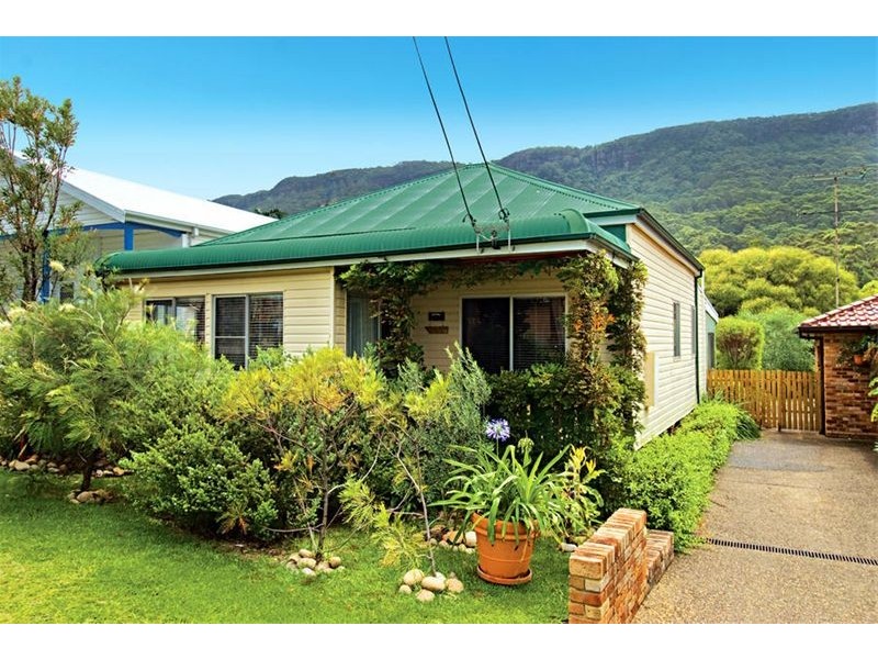 696 Lawrence Hargrave Drive, Coledale NSW 2515