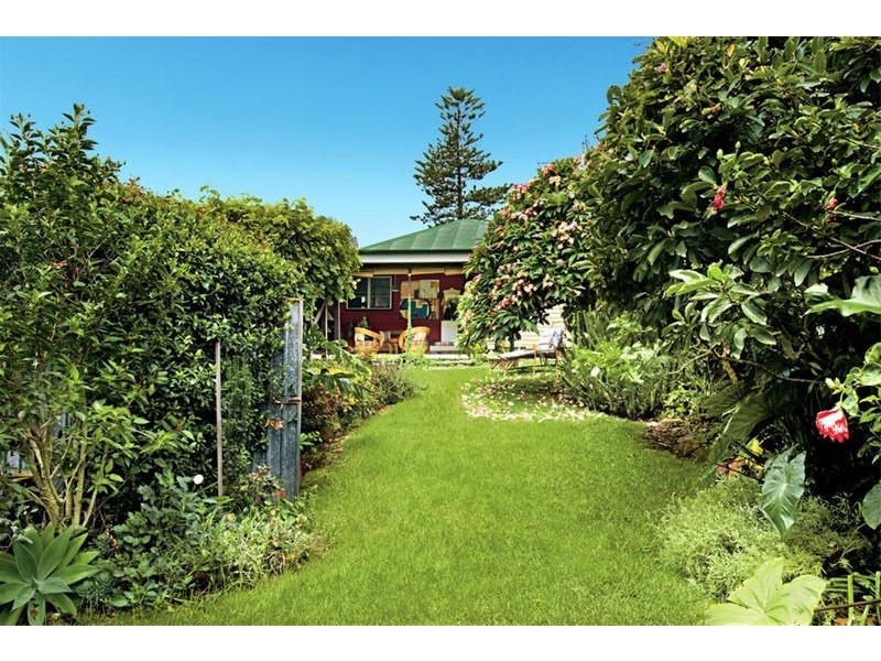 696 Lawrence Hargrave Drive, Coledale NSW 2515