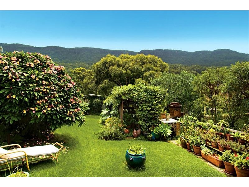 696 Lawrence Hargrave Drive, Coledale NSW 2515