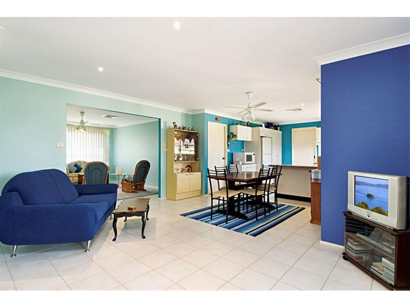 14 Ashburton Drive, Albion Park NSW 2527