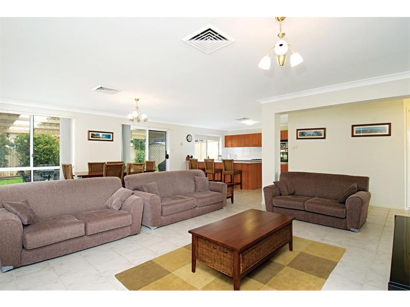 8 Messina Circuit, Prestons NSW 2170