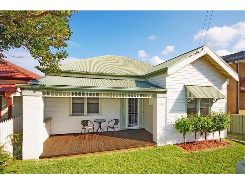 38 Russell Street, Woonona NSW 2517