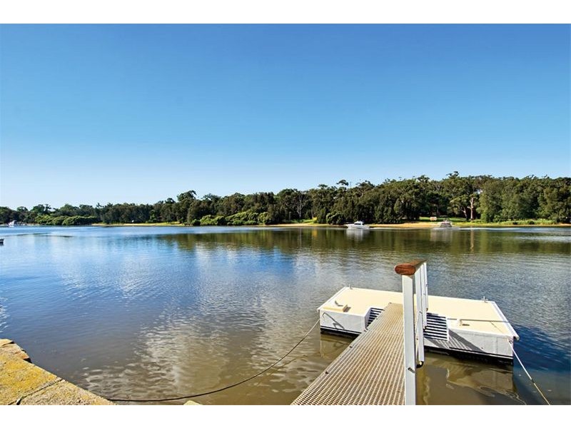 8 St George Crescent, Sandy Point NSW 2172