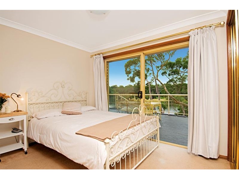 8 St George Crescent, Sandy Point NSW 2172