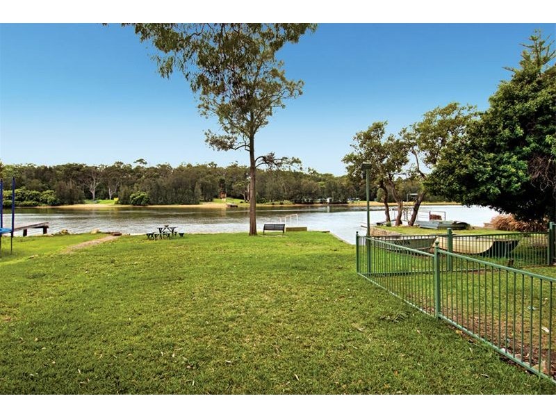 8 St George Crescent, Sandy Point NSW 2172