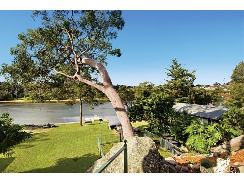 8 St George Crescent, Sandy Point NSW 2172