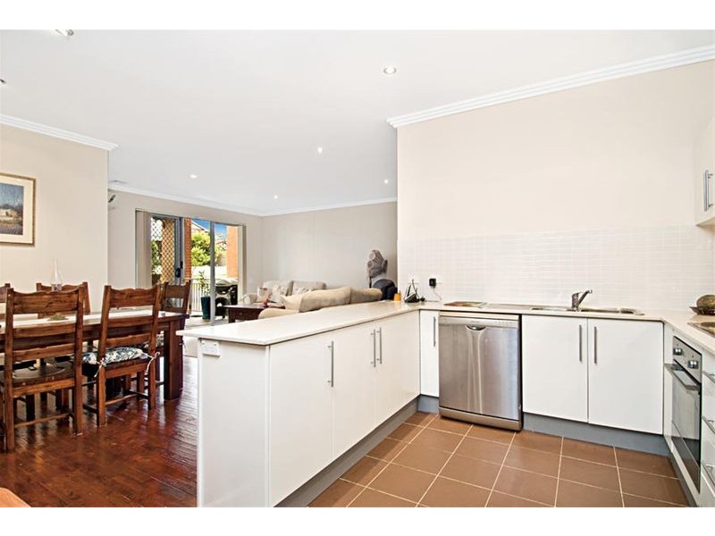 2/11 Stuart Street, Helensburgh NSW 2508