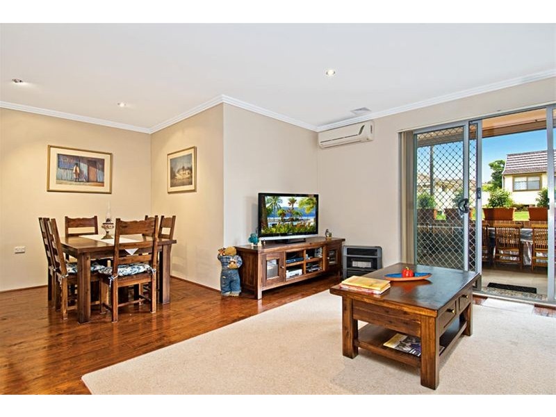 2/11 Stuart Street, Helensburgh NSW 2508