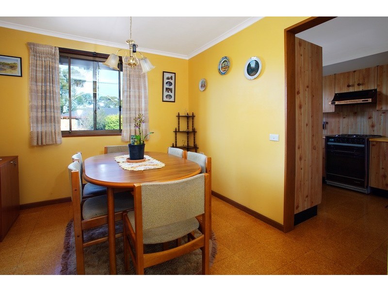 24 Highlands Parade, Bulli NSW 2516