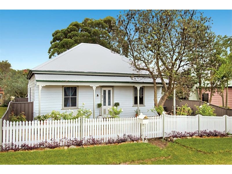 122 Parkes Street, Helensburgh NSW 2508