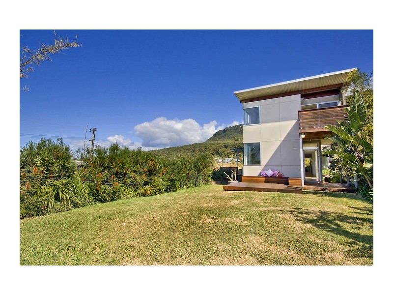 766  Lawrence Hargrave Drive, Coledale NSW 2515