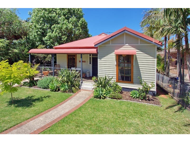 27  Mountain Avenue, Woonona NSW 2517